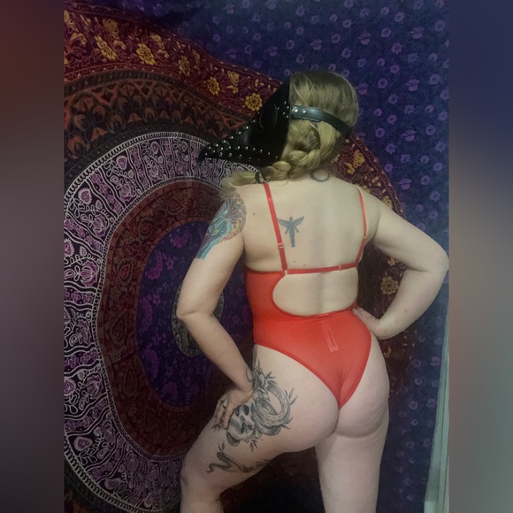 ❤️Sexy Valentine’s Day Red Lace Bodysuit ❤️ - Picture 4 of 7